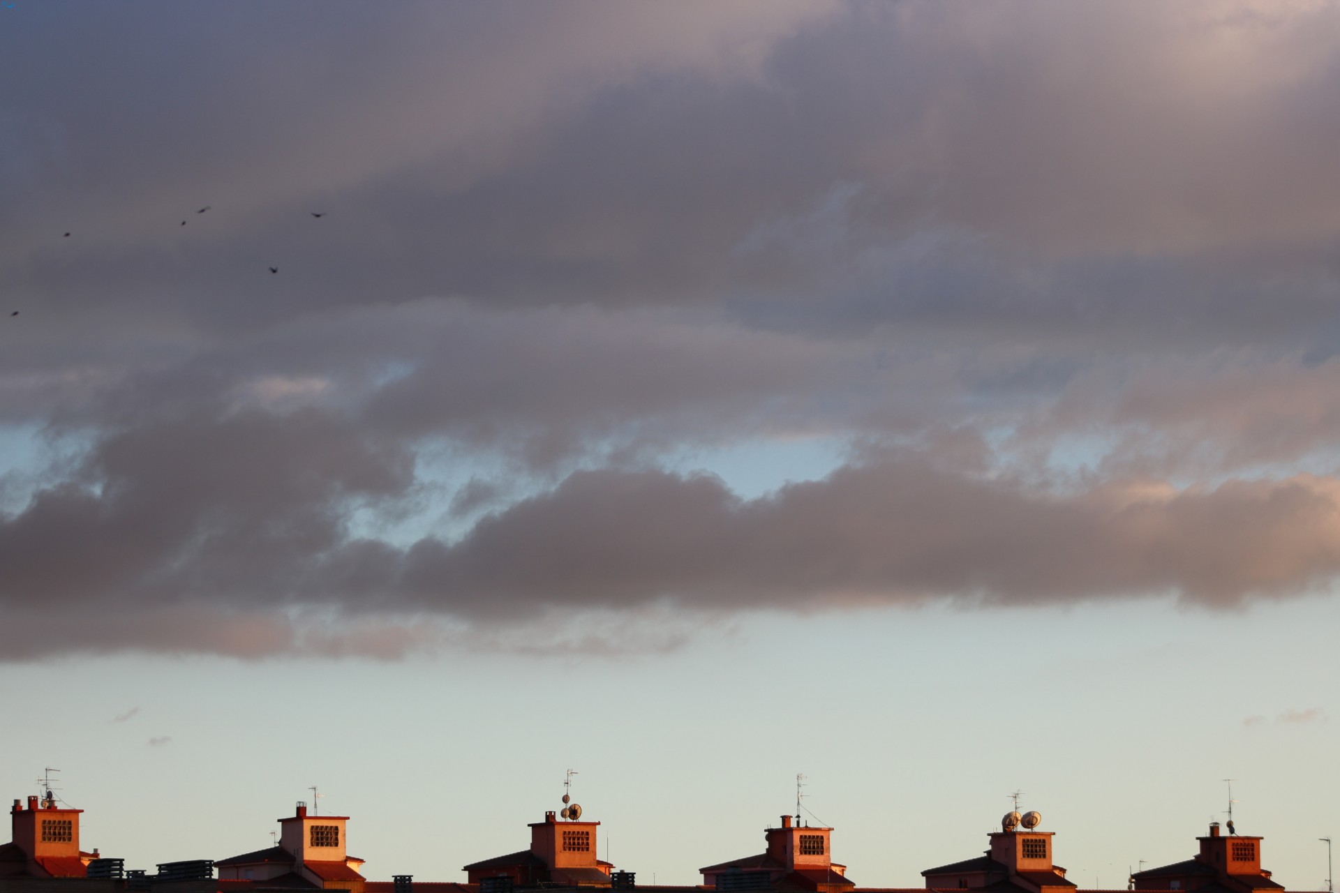 Tejados en Burgos con Nubes